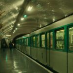 Une station de métro à Paris devient un studio de tournage pour des productions audiovisuelles