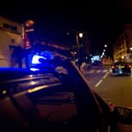 Un jeune homme ivre roule à 175 km/h en ville et termine dans une fosse de tramway.