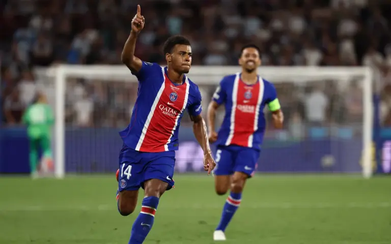 Supercoupe d’Europe : Paris remporte son premier trophée en battant Aston Villa.