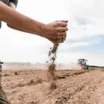 Aides à la remise en production des exploitations agricoles touchées par la sécheresse, annonce la ministre Genevard.