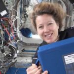 Sophie Adenot, première Française dans l’espace, réalise un objectif pour les astronautes.