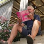 Un été à la page : des campeurs en France privilégient la lecture en plein air