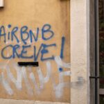 Airbnb et afflux touristique : tensions croissantes parmi les Marseillais face aux prix et plages pleines.