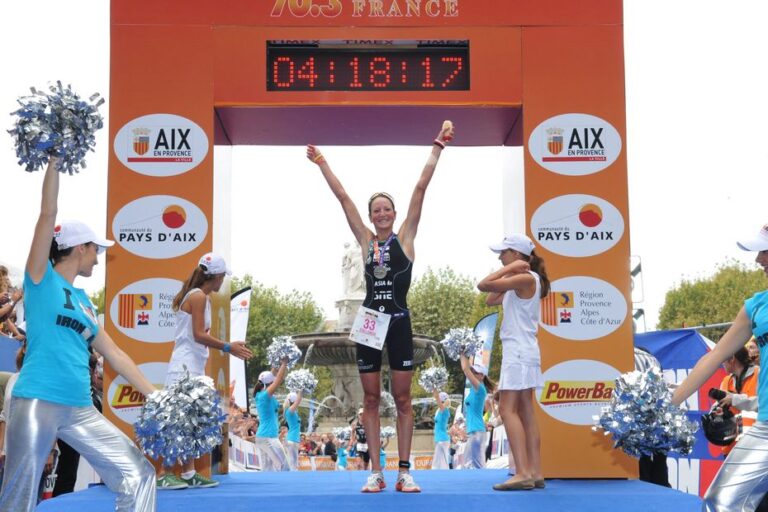 Jeanne Collonge, triathlète médaillée, victime d’un accident de vélo, secoue la communauté sportive.