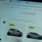 Airbnb élargit son offre avec la location de voitures en France.