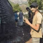 Un orage violent cause des dégâts au cimetière et des inondations, des jeunes s’organisent pour aider.