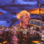 Frank Beard, batteur de ZZ Top, décède à 77 ans, laissant un héritage musical.