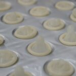 Des milliers de préservatifs non conformes vendus en France, dépistages et tests recommandés.