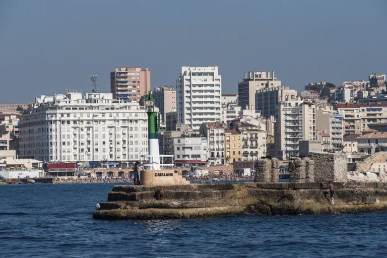 Plages interdites à la baignade à Marseille et dans les Bouches-du-Rhône après les orages.