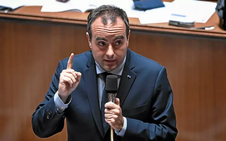 Familles de France et CGT alertent sur la remise en cause des avantages familiaux.