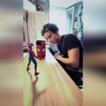 Un réalisateur français recrée Spider-Man en stop-motion et rencontre les acteurs du film.