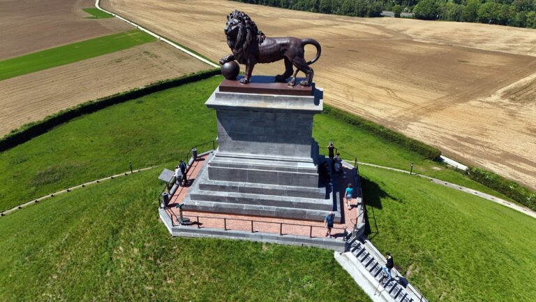 Le Lion de Waterloo en Belgique célébrera son 200e anniversaire après cinq mois de restauration.