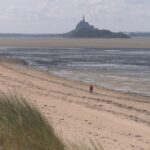 Naturisme interdit sur les plages de la commune en raison de comportements inappropriés.