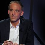 Raphaël Glucksmann appelle à soutenir la censure gouvernementale face à la régression du budget 2027.