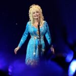 Les politiques et artistes américains rendent hommage à Dolly Parton, figure emblématique de la musique.
