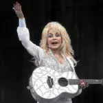 Dolly Parton, icône de la country américaine, décède à l&rsquo;âge de 77 ans.