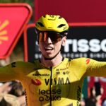 Matthew Brennan, jeune cycliste britannique, remporte la 5e étape de la Vuelta au sprint.