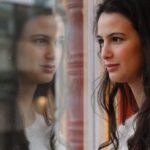 Bertha dans « Jane Eyre » : une analyse critique par Lilia Hassaine sur son rôle et sa représentation