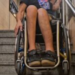 Transports en commun à Marseille : obstacles pour les personnes à mobilité réduite.