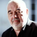 Philippe Jaenada évoque les liens entre passé et présent dans une interview sur Franceinfo.