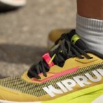 Les ventes de baskets de trail françaises augmentent dans le secteur sportif.