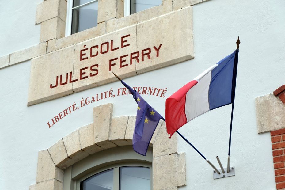 Le ministre de l’Éducation nationale rejette la proposition d’Éric Ciotti sur le drapeau tricolore à Nice.