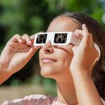 Éclipse du 12 août : solutions pour observer sans lunettes disponibles en France.
