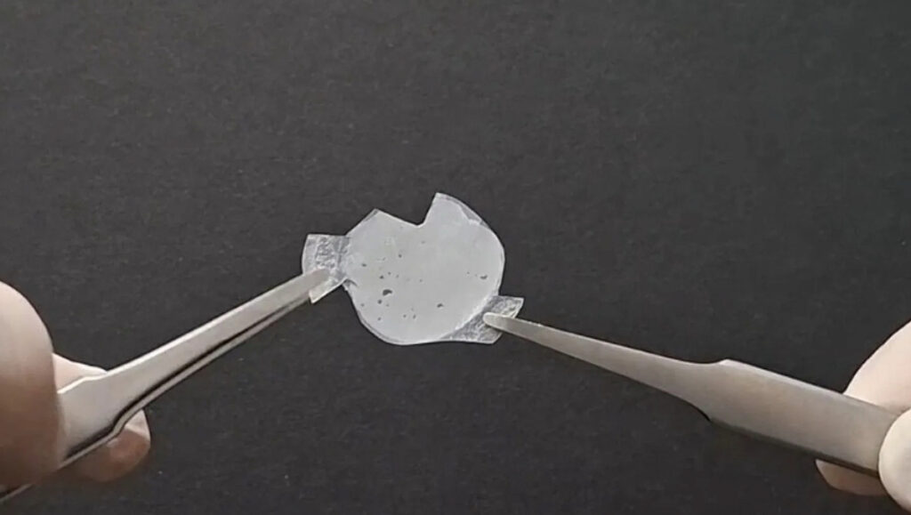 Un matériau espagnol réduit la température des surfaces de 12,9 °C sans consommation électrique.
