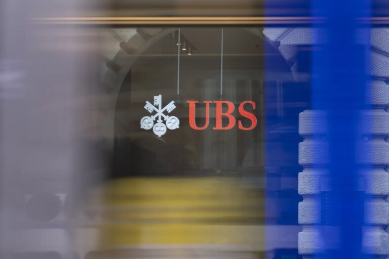 UBS renforce sa présence sur le marché américain face à une concurrence croissante.