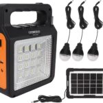 Portable Solar Power Station 6000mAh avec Bluetooth, LED et panneau solaire pour camping et urgences.