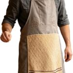 Un tablier humoristique pour hommes, adaptable et lavable, idéal pour les fêtes et ateliers culinaires.