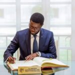 Kiiraay envisage d’étendre le mandat présidentiel à sept ans, des discussions en cours.
