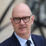 Retraites : Roland Lescure défend le gel des pensions face aux critiques des syndicats