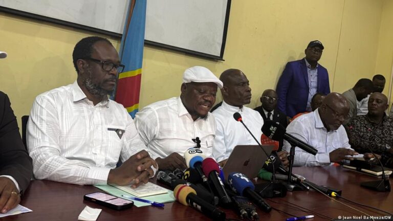 RDC : Tshisekedi cède face à la pression de la C64 sur les réformes politiques.