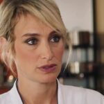 L&rsquo;interprète de Julie dans « Ici tout commence » est liée à une humoriste populaire.