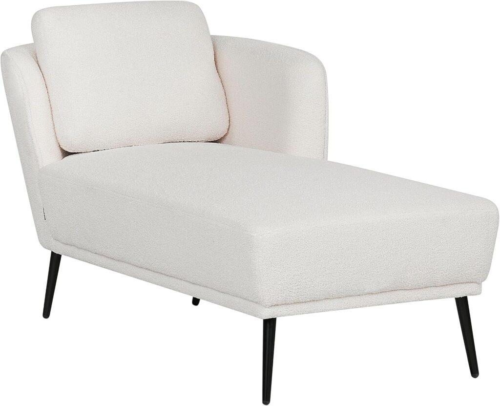 Beliani introduit le fauteuil Lounge Artheze à coussin en blanc curly pour espaces extérieurs.
