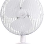 Russell Hobbs présente un ventilateur de bureau portable silencieux à trois vitesses pour un flux d&rsquo;air optimal.