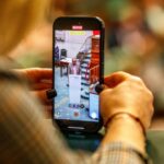 Les parlementaires français se filment pour partager leurs actions sur les réseaux sociaux