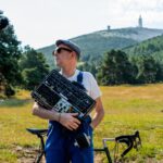 Pascal Gabriel compose une bande-son pour le mont Ventoux, alliant musique et cyclisme.