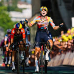 Tour de France Femmes : l’équipe néerlandaise remporte la première étape avec une avance significative.