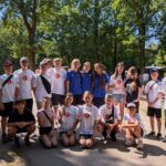 Dix jours de répit pour 85 adolescents ukrainiens entre Olhain et Paris amid bombes régulières.
