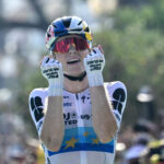 Tour de France Femmes : Vollering remporte l’étape à Nice et prend le maillot jaune.