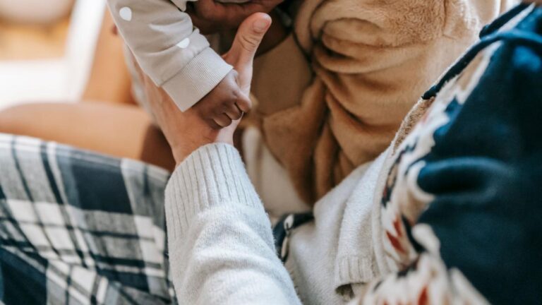 Santé mentale des tout-petits : signes d’alerte selon les experts en pédiatrie.