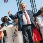 Jean-Luc Mélenchon annonce la censure du budget et évoque une victoire possible en France.