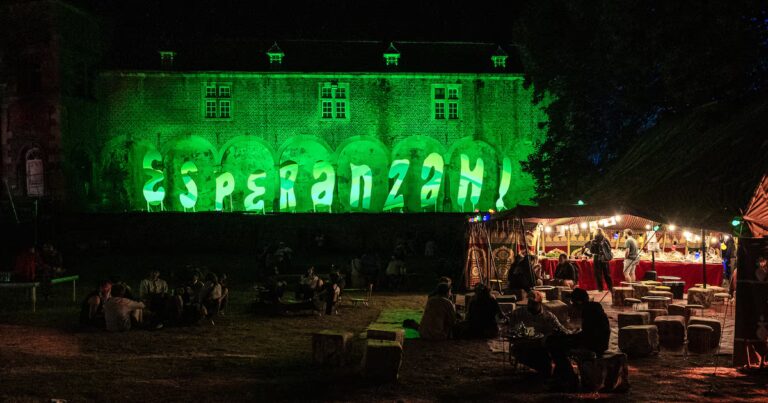 Esperanzah! attire plus de 26.000 festivaliers à Floreffe avant un déménagement possible.