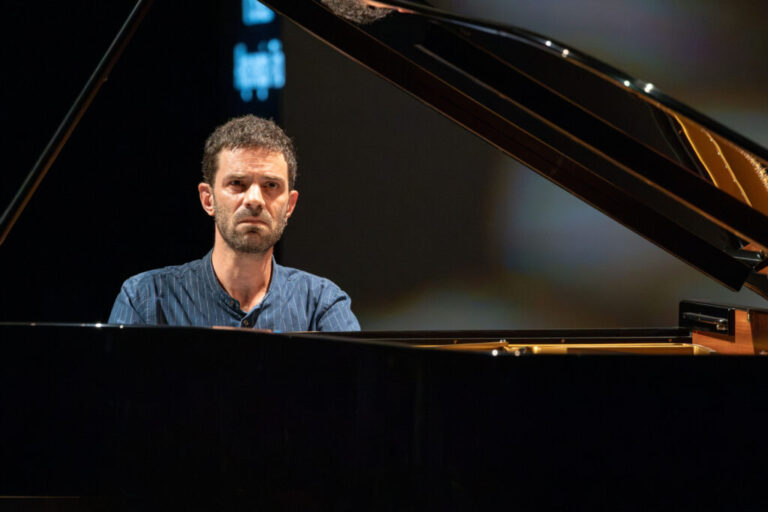 Festival de La Roque d’Anthéron : Adam Laloum interprète Brahms et Schubert.
