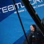 Justine Mettraux souligne la compétence indiscutable des femmes dans le secteur maritime.