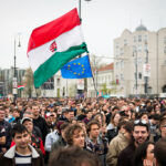 Baka élu président de Hongrie : une transition politique après Orbán.