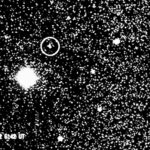 Découverte du premier objet de la ceinture de Kuiper au-delà de Pluton par des astronomes.