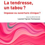 La tendresse perçue comme un tabou dans les relations interpersonnelles en France.